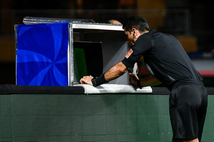 德甲裁判長(zhǎng)：德甲下賽季引進(jìn)半自動(dòng)越位系統(tǒng)，下半賽季或進(jìn)行試點(diǎn)