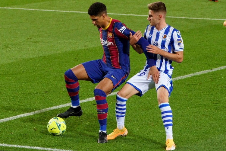 羅馬諾：尤文在西超杯后與巴薩談阿勞霍，可能永久轉(zhuǎn)會(huì)或強(qiáng)制買斷