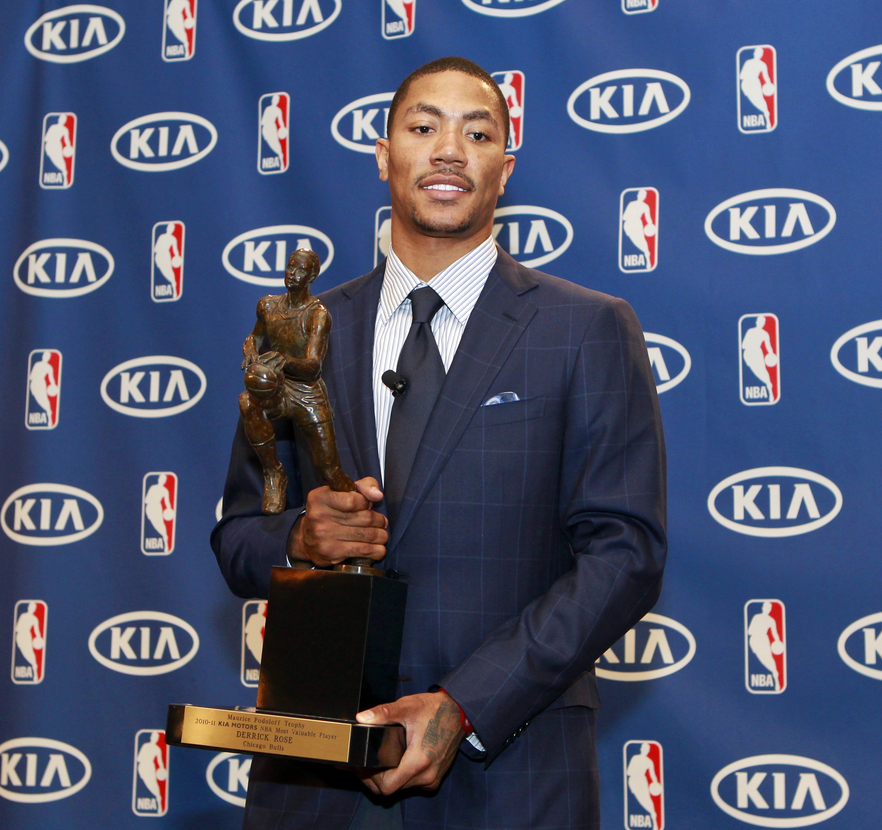 羅斯：若球衣退役我會(huì)很高興 沒幾個(gè)人能拿MVP 75大卻不考慮這點(diǎn)