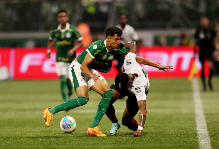 記者：曼城報價雷斯遭拒但還在談，帕爾梅拉斯希望留他到世俱杯后