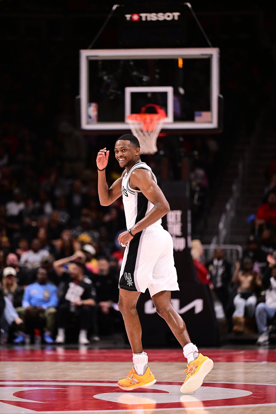 武圣：?？怂故歉鼜?qiáng)版本的托尼-帕克 他的得分和運(yùn)動能力更好