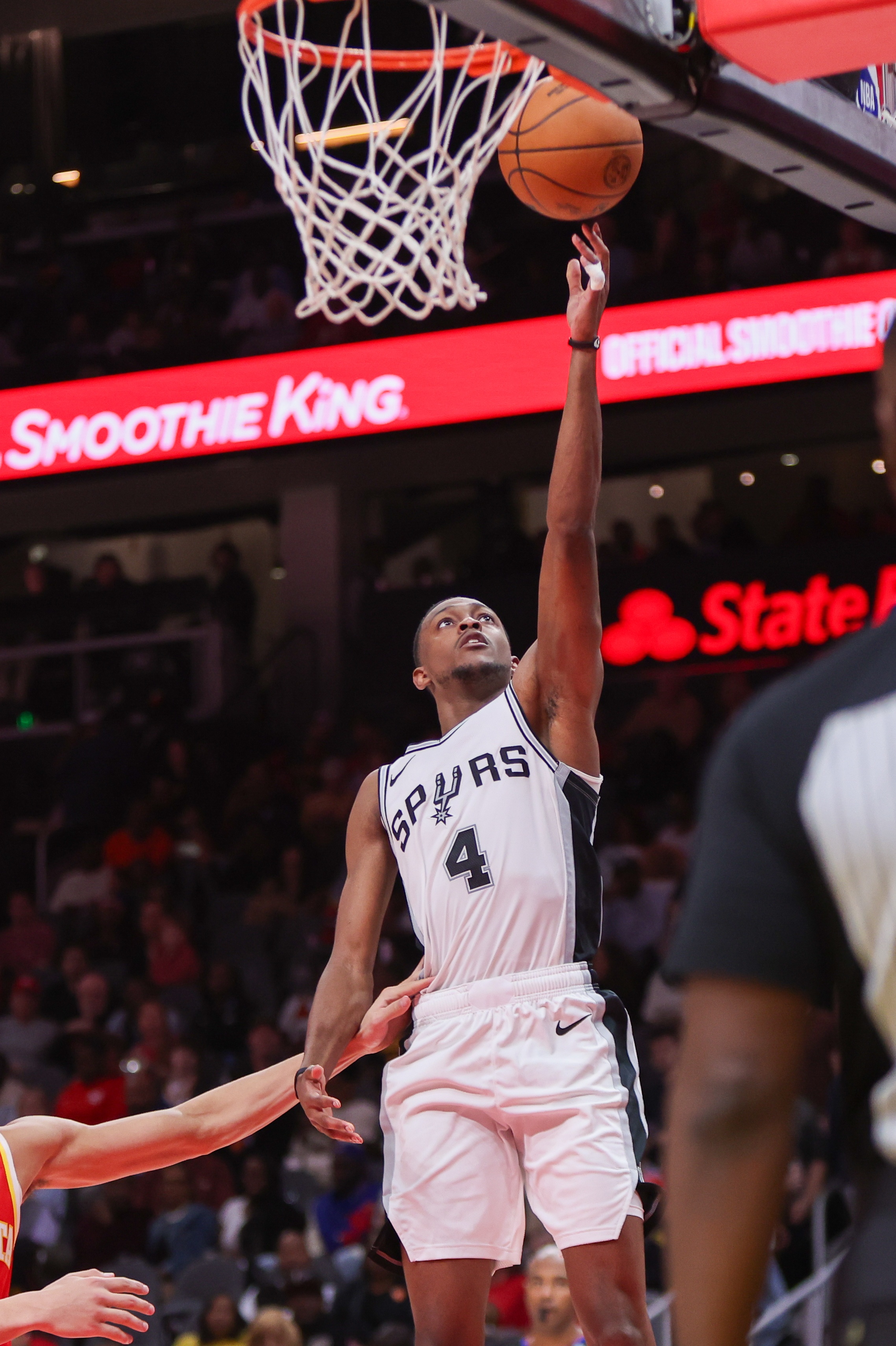 KG談福克斯：現(xiàn)在這么多人能指定下家？10年前同區(qū)球隊間不會交易